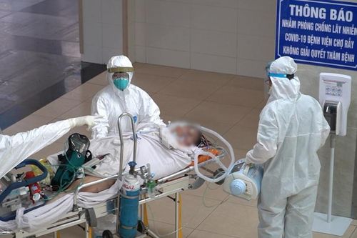 Bệnh viện Chợ Rẫy tiếp nhận chiến sĩ công an mắc Covid-19 về điều trị