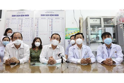 Bí thư Thành ủy TP Hồ Chí Minh Nguyễn Văn Nên đến thăm, động viên Bệnh viện Chợ Rẫy