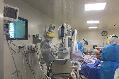 TPHCM: Nữ bệnh nhân tử vong trên đường chuyển viện, dương tính với SARS-CoV-2