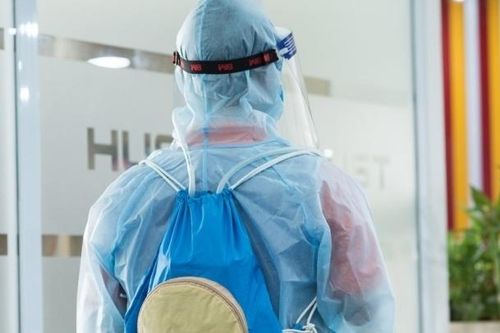 Hỗ trợ bác sĩ chống dịch Covid-19, sinh viên Bách khoa thiết kế 'áo làm mát' thần kỳ