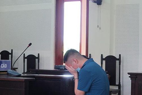 Lĩnh án tù vì đâm chết người do bênh bạn gái