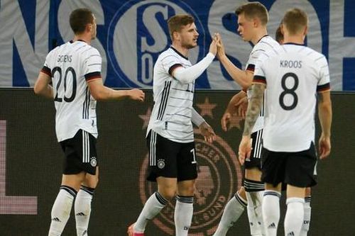 Manuel Neuer đi vào lịch sử trong ngày đội tuyển Đức phô diễn sức mạnh