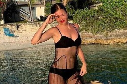 Hoa hậu Hoàn vũ Đan Mạch Helena Christensen trẻ đẹp, nóng bỏng ở tuổi 53