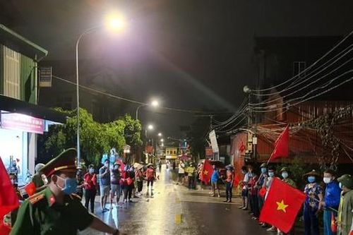 Người dân nhiều thôn ở điểm nóng Thuận Thành vỡ òa trong thời khắc kết thúc phong tỏa
