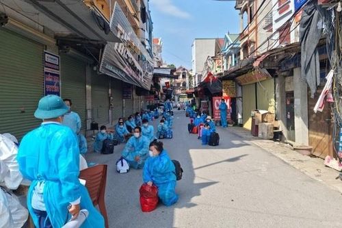 Bắc Giang chuyển thêm 1.000 công nhân khỏi ổ dịch thôn Núi Hiểu