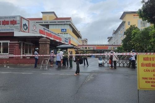 Lấy mẫu xét nghiệm cho tất cả các hộ dân thành phố Hà Tĩnh