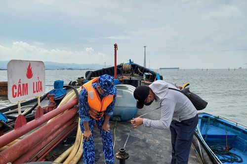 Cảnh sát biển tạm giữ 15.000 lít dầu DO không rõ nguồn gốc