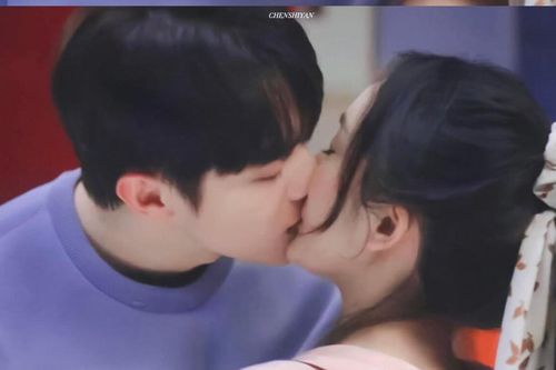 Bỏng mắt cảnh Hứa Khải hôn liên tục như muốn 'nuốt môi' Dương Mịch, lăn lê lết khắp nhà trong phim mới