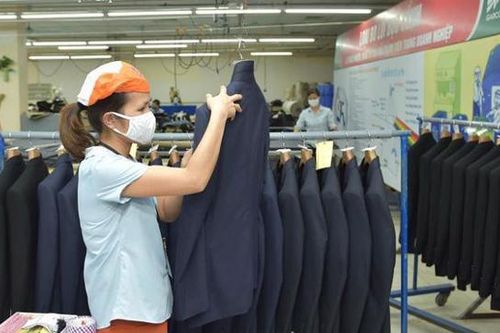 Từ khóa 'T-shirt', 'jean' được tìm kiếm nhiều trên Amazon và mang lại doanh thu hàng chục triệu USD