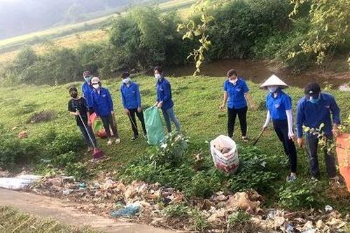 Tuổi trẻ Tân Sơn xung kích bảo vệ môi trường