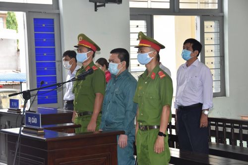 Bộ sậu nguyên là cán bộ Trung tâm Y tế TP Phan Thiết lãnh án