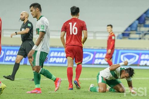 Tuyển Việt Nam 4-0 Indonesia: Bóng đá thiên thần đối đầu những gầm giày ác ý