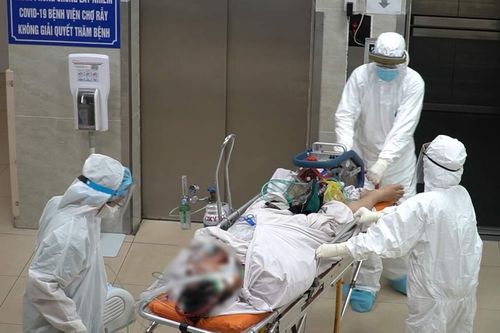 Bệnh viện Chợ Rẫy 'chia lửa' điều trị bệnh nhân Covid-19 diễn tiến nặng