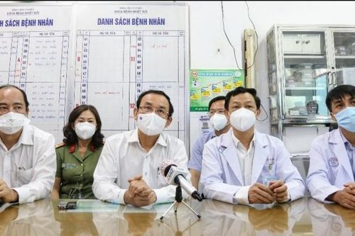 Bí thư Thành ủy TP.HCM gởi gắm niềm tin và hy vọng đến đội ngũ y bác sĩ BV Chợ Rẫy