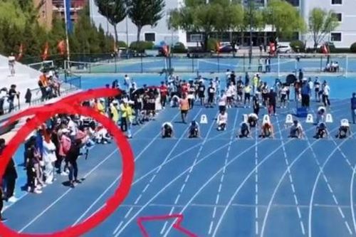 Xem các vận động viên chạy thi nhưng khán giả đòi trao giải cho anh quay phim, vì sao vậy?