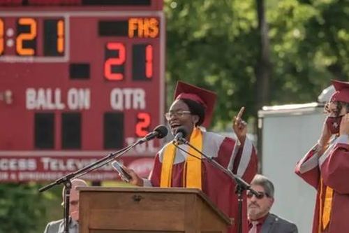Nữ sinh được nhận vào ĐH Harvard nhường học bổng cho người khác, khiến ai cũng xúc động