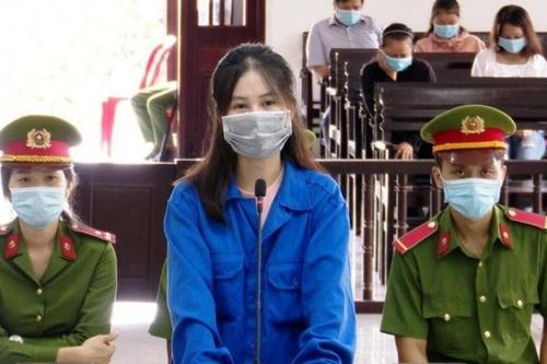 Ăn cơm chậm, bé trai 2 tuổi bị bảo mẫu đánh tử vong