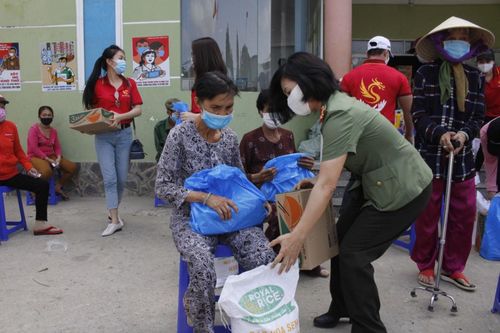 Ảnh hưởng dịch, công nhân sắp được nhận 3 triệu đồng, hàng rong, bốc vác nhận 1,5 triệu