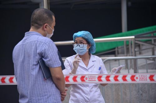 Bắc Giang tổng tiến công dập dịch với tinh thần 'nhà nhà cửa đóng then cài'