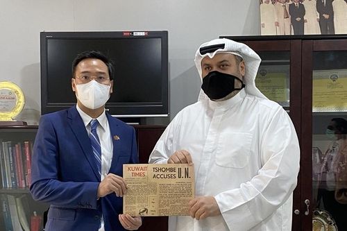 Đại sứ Ngô Toàn Thắng gặp Tổng biên tập báo Kuwait Times