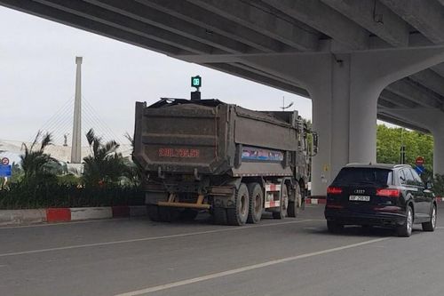 Hà Nội: Xe quá tải 'trẩy hội' giữa giờ cấm?