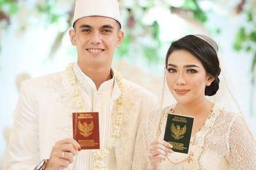 Bóng hồng nắm giữ trái tim thủ môn 'soái ca' của Indonesia