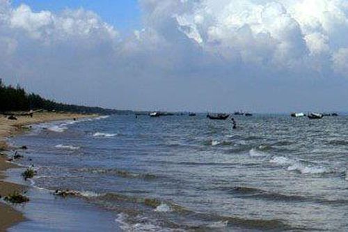 Thanh Hóa: Ra biển tắm, 3 em nhỏ gặp nạn