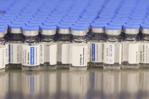 Mỹ gấp rút tìm cách giải quyết hàng triệu liều vaccine sắp hết hạn