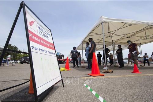 Canada dự kiến nới lỏng hạn chế tại biên giới với người đã tiêm chủng đủ liều