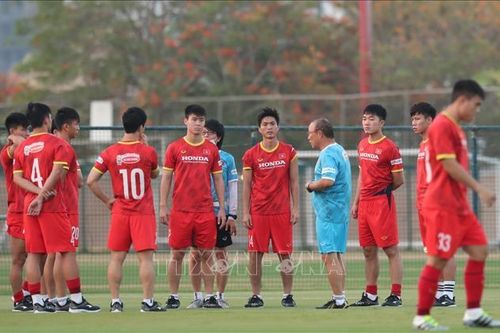 Khủng hoảng nhân sự thử tài HLV Park Hang-seo