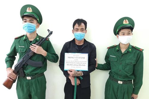 Bắt các đối tượng vận chuyển trái phép ma túy trên xe khách