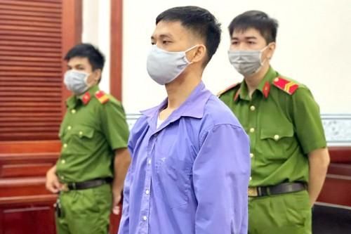 Đoạt mạng cha nuôi vì nghi ngờ vào nhà nghỉ với vợ mình
