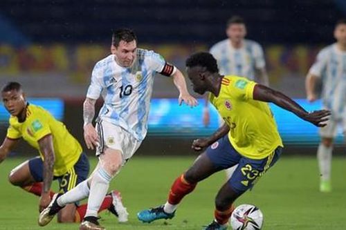 Argentina lại hòa phút cuối, Brazil vẫn thắng tuyệt đối