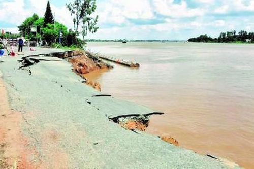 ĐBSCL xuất hiện nhiều điểm sạt lở nguy hiểm ngay đầu mùa mưa