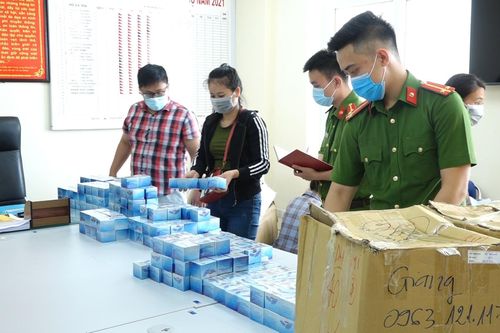 Thu giữ gần 1 tấn mỹ phẩm giả ở Hà Nội