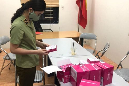 Tiếp tục tạm giữ 400 hộp dụng cụ xét nghiệm Covid-19 tại Hà Nội