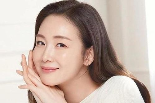 Nữ chính 'Bản Tình Ca Mùa Đông' bị chồng phản bội, lấy xe vợ tặng hẹn hò tiểu tam?