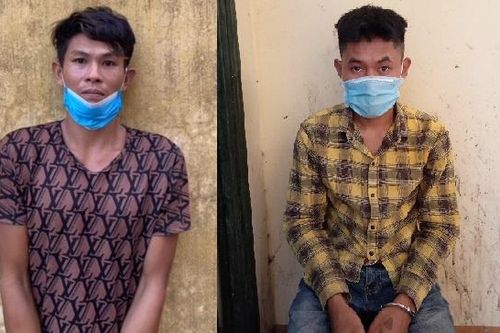 Hắt nước, ném ấm chén vào cán bộ chốt kiểm dịch