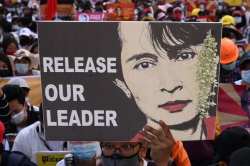 Bà Aung San Suu Kyi bị buộc tội tham nhũng, nhận 10 kg vàng