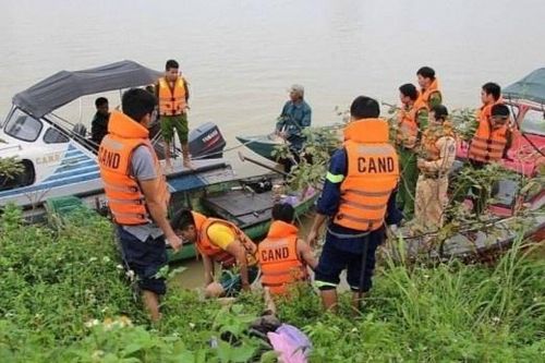 Cô gái bị sát hại, ném xác xuống sông