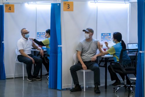 Người đã tiêm vaccine sẽ chỉ cách ly 7 ngày khi đến Hong Kong