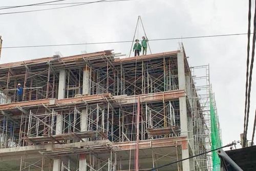 Hai công nhân ở TP.HCM nghi bị điện giật
