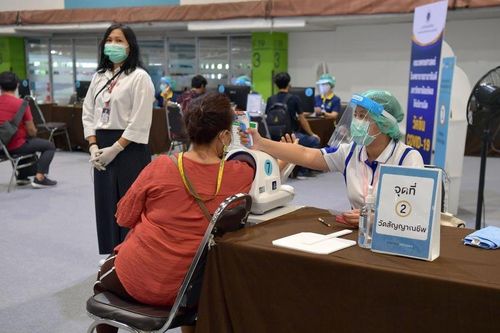 Bangkok thiếu hụt vaccine phòng Covid-19