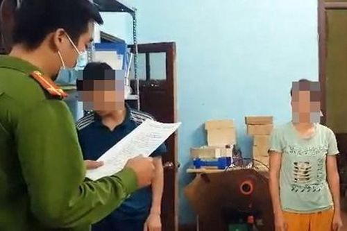 Phát hiện đường dây sản xuất gần 1 tấn mỹ phẩm giả ở Hà Nội