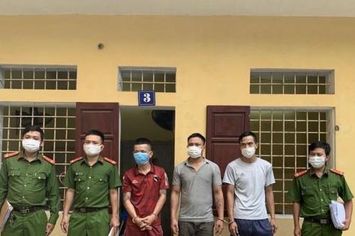 Dùng xe bán tải đi trộm cắp tài sản