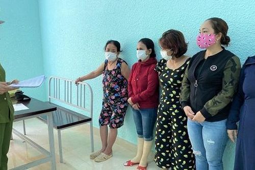 14 'quý bà' tụ tập sát phạt trong ngày đầu Đà Nẵng nới lỏng giãn cách
