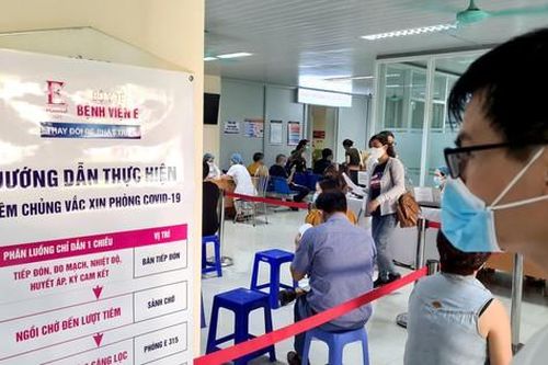 Những người được tiêm vắc-xin ngừa COVID-19: 'Giấy thông hành' nội địa?