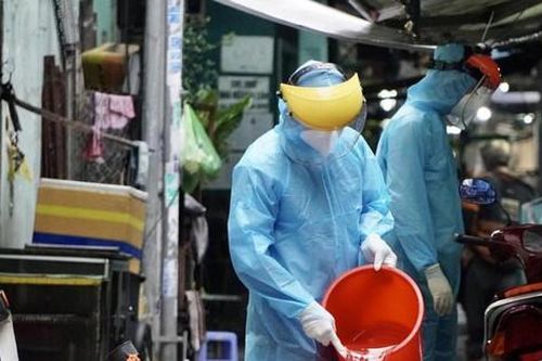 Ba người cùng gia đình mắc COVID-19, phong tỏa nhiều con hẻm ở trung tâm TPHCM