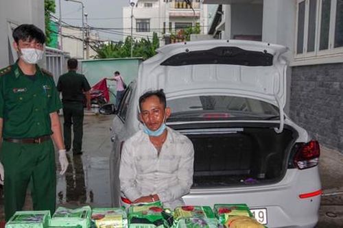Kiểm tra hàng chục túi trà đóng gói trong ô tô, phát hiện 20kg ma túy tổng hợp