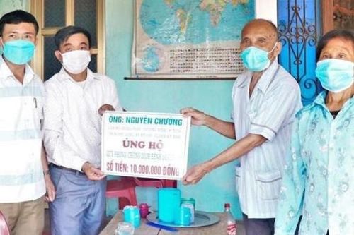 Cụ ông 97 tuổi ở Hà Tĩnh rút nửa tiền tiết kiệm ủng hộ chống dịch